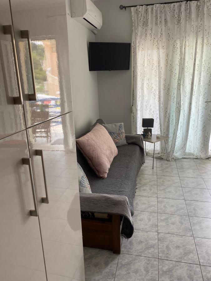Small Beauty Studio Kavala Exterior photo